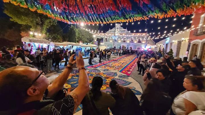 Celebra Huamantla “La Noche que Nadie Duerme” entre arte efímero y fervor religioso