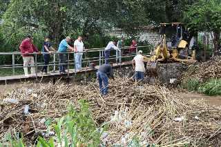 Respuesta inmediata en Ahuacatlán tras desborde de río: restablecen tránsito y refuerzan vigilancia