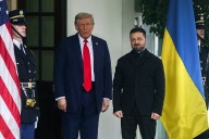 Trump alaba el nuevo traje de Zelenski en un ambiente de cordialidad: "No me lo puedo creer. ¡Me encanta!"