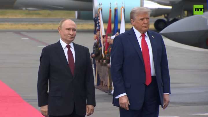PRIMERAS IMÁGENES de la cumbre entre Putin y Trump