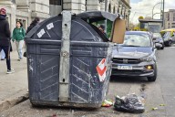 Sanciones por ensuciar. Cuántas multas hizo la Ciudad a quienes revuelven la basura desde que se anunció la medida