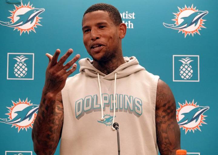 Dolphins' Darren Waller not ready to practice in camp