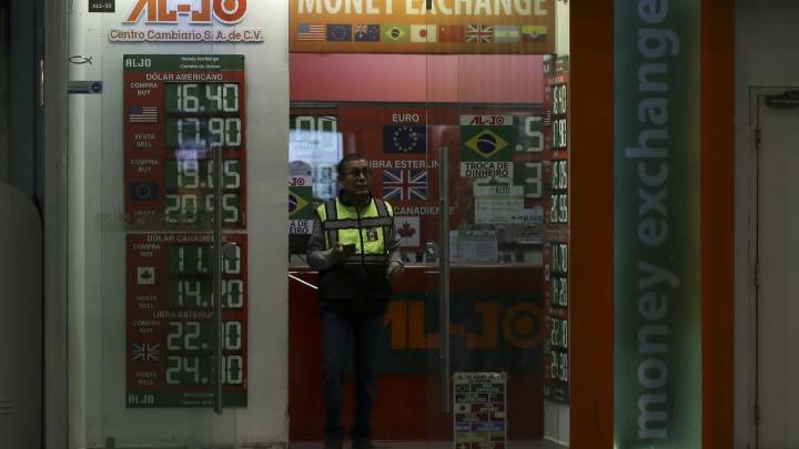 Peso pierde mientras Trump busca destituir a gobernadora de la Fed