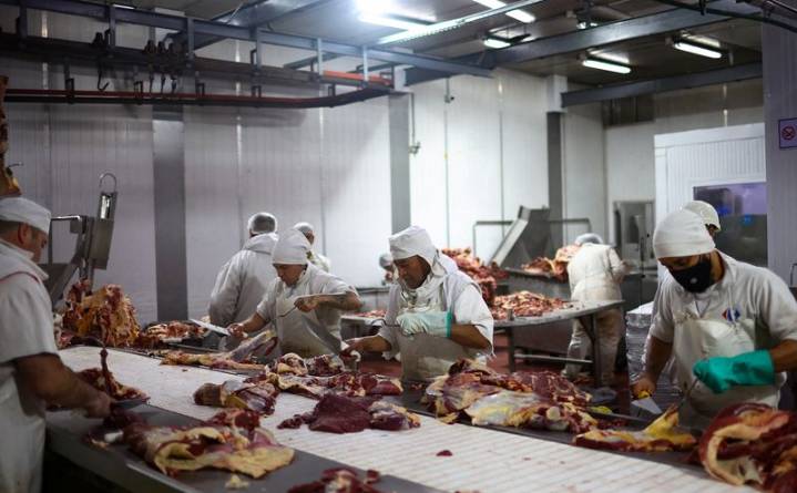 Argentines grill up more beef in first half of 2025 as wages soar