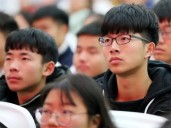 China denuncia trato discriminatorio a sus estudiantes en EEUU