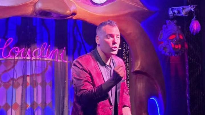 Torró 'aprende' trucos de magia para el nuevo curso