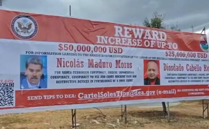 VIDEO: Valla con recompensa por Maduro aparece en la frontera con Colombia; EU ofrece 50 mdd por el líder venezolano