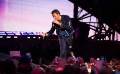 Coldplay’s Chris Martin Jokingly Performs ‘Security Checks’ Before Marriage Proposal at London Show