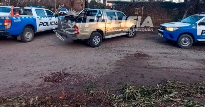 Viajaba en una camioneta tipo pickup robada y fue interceptado por la policía en Neuquén