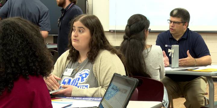 ‘It starts now’: Local seniors to get help with college applications