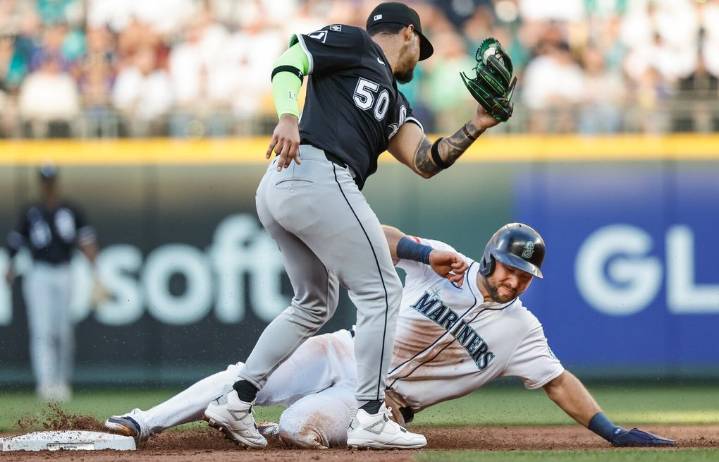 Photos: Mariners win against White Sox, 8