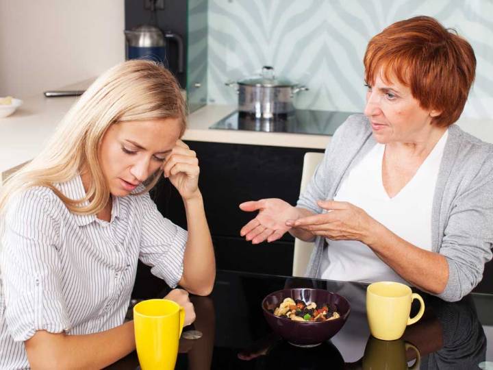 DEAR ABBY: Dad’s new girlfriend rolls up the welcome mat
