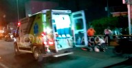 Choque entre moto y auto deja 2 heridos en Libramiento de Morelia; mujer cayó del puente