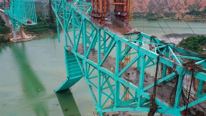 China: al menos 12 muertos y varios desaparecidos por el colapso de un puente en…