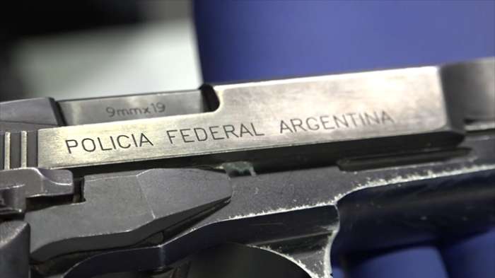 Incautan arma de la Policía argentina en operativo que desbarató a dos bandas