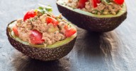 Aguacates rellenos de atún