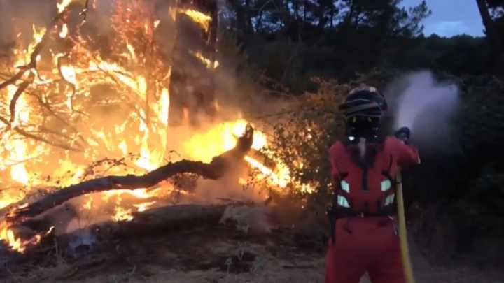 Perimetrado el 80 % del incendio de Las Navas del Marqués, Ávila: no está ni controlado ni estabilizado