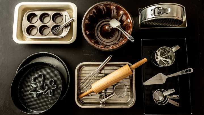 Turn Thrifted Bakeware Into Cute Home Decor With A Simple DIY
