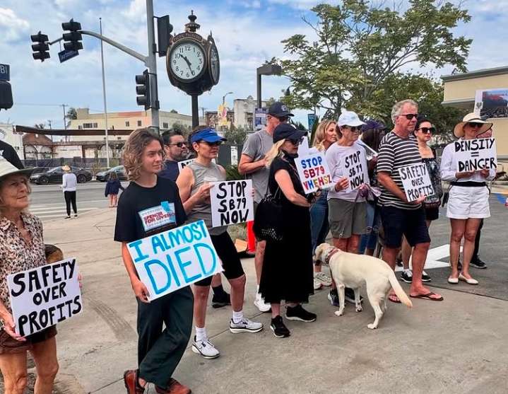 Rally Against SB 79 Draws Crowds in Palisades