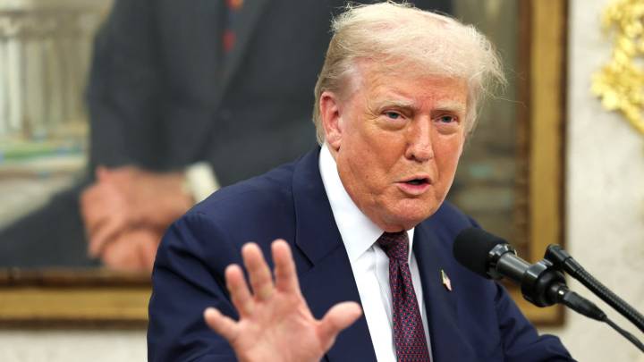 Trump orders 'new' census that excludes undocumented immigrants