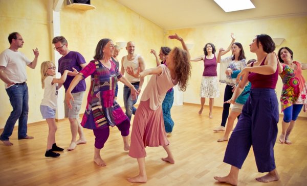 A danzar la vida: clase abierta de Biodanza