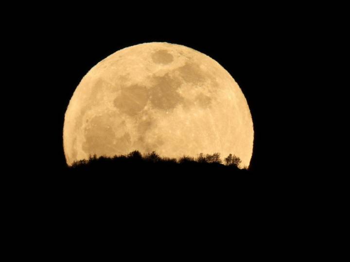 ¿A qué hora se podrá ver la luna llena de agosto 2025 en Florida? El mejor momento para disfrutarla en Miami y Orlando