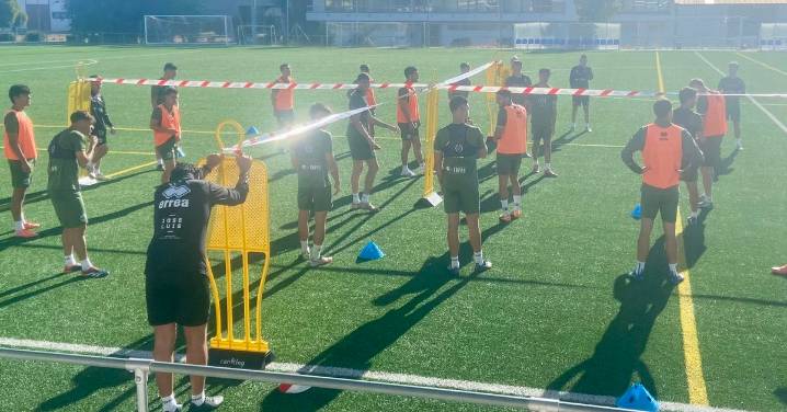 'Futvoley a cuatro', la diversión del entrenamiento de Unionistas