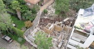 Causa socavón a vecina al edificar; viola suspensión