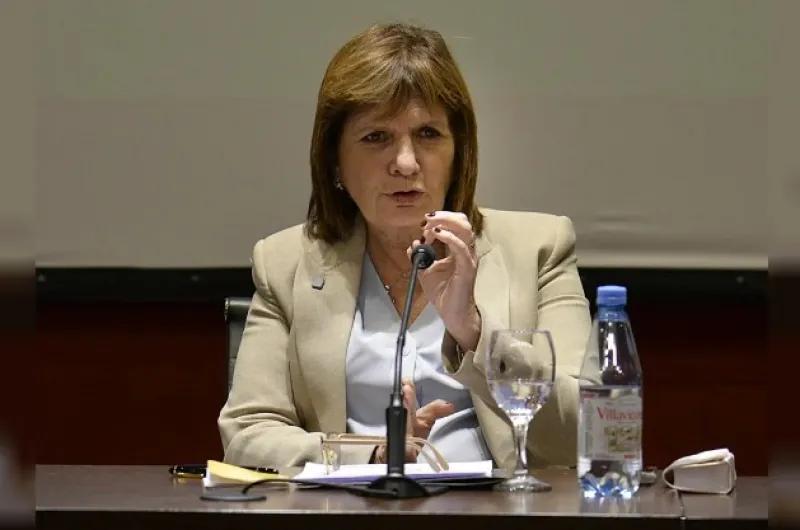 Bullrich cargó contra Kicillof y lo trató de inútil por los graves incidentes en Independiente