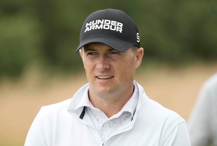 Golf World in Frenzy as Jordan Spieth & Eli Manning Share ‘Priceless’ Moment at PGA Tour Event The golf world was left stunned when Eli Manning caught Jordan Spieth and other pros off guard at a PGA T