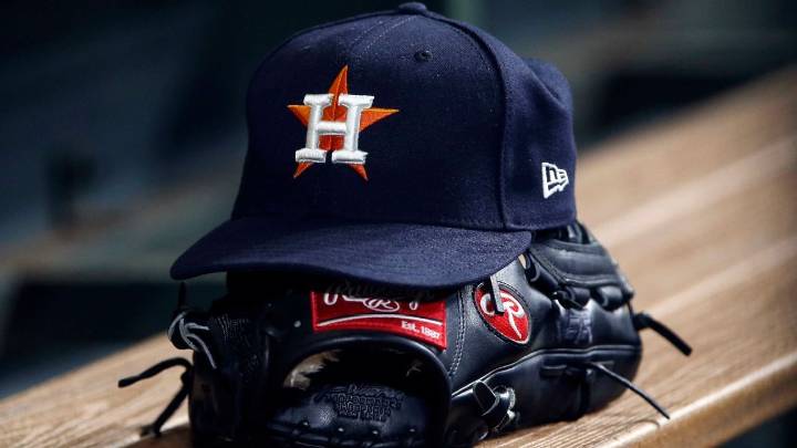 Astros put Victor Caratini on concussion IL, Yainer Diaz day