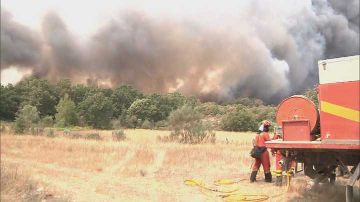Unhas 42.000 hectáreas queimadas en 10 lumes activos en Ourense, con 68 persoas confinadas