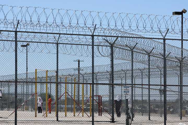 Nuevo informe revela abusos a mujeres embarazadas y niños en instalaciones de ICE