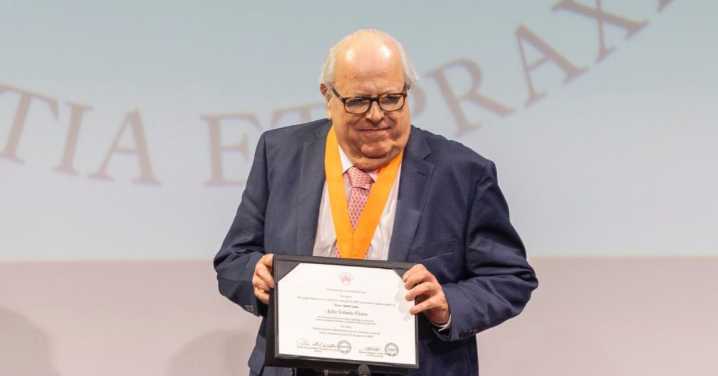 El presidente de la BCRP, Julio Velarde, fue declarado Doctor Honoris Causa por la Universidad de Lima