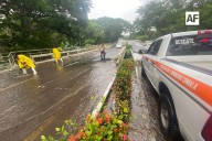 Lluvias de este miércoles provocan caídas de árboles, postes y daños en Colima y la zona conurbada: UEPC Colima