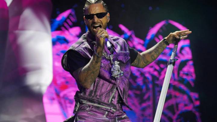 Maluma interrumpe uno de sus conciertos para regañar a una madre por ir con su bebé: "A la próxima, protégele los oídos"