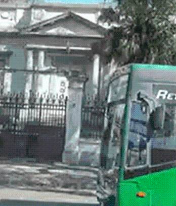 VIDEO: Conductor pasa por un panteón y le tocan el timbre, el autobús iba vacío
