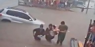 Inundación sorprende a comerciantes del Mercado de Abastos