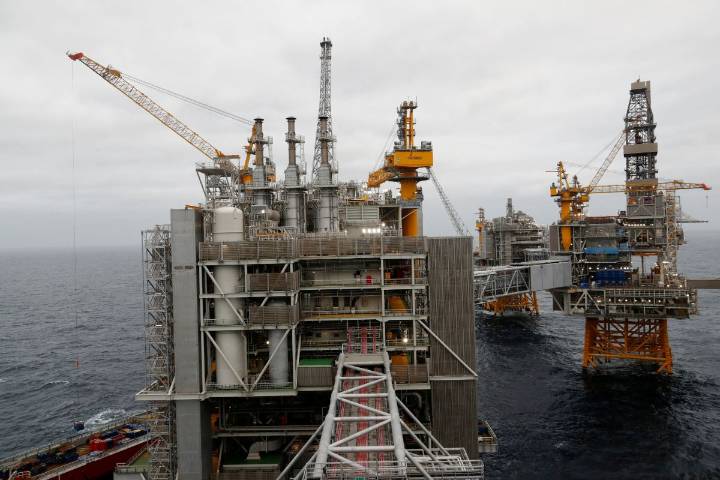 Precios del petróleo suben tras amenaza de Trump a Putin