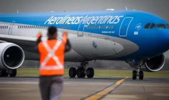 Por una medida de fuerza, Aerolíneas Argentinas anunció cancelación de vuelos