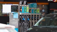 El precio de los combustibles sigue a la baja y roza precios mínimos de verano en víspera del puente del 15 de agosto