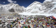 Basura congelada en el Everest: cómo drones y sherpas se unen en la lucha contra la contaminación
