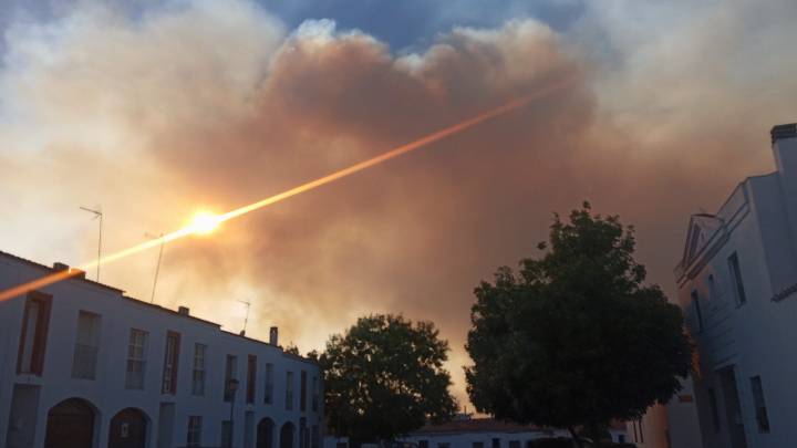 Bajo control el incendio que amenazó a Villagarcía de la Torre