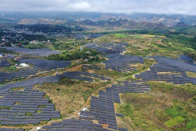 China building ‘Chicago-sized’ solar farm as emissions fall