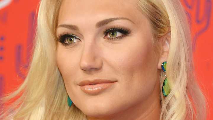 Brooke Hogan Reveals Why She Cut Herself Out Of Late WWE HOFer Hulk Hogan's Will