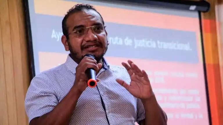 Tras 11 años con los padres de Ayotzinapa, Vidulfo Rosales deja la defensa y evalúa unirse a la SCJN