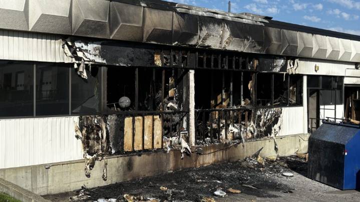Business damaged after fire at south Edmonton strip mall