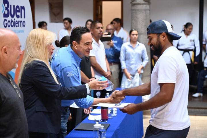Carlos Soto reconoce a más de 160 atletas zamoranos por su esfuerzo...