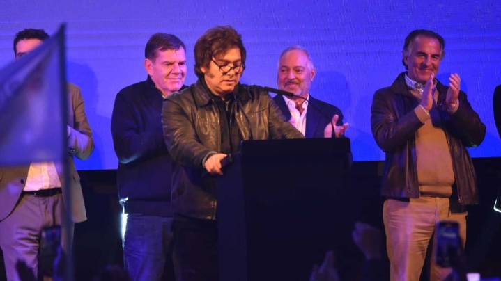 Javier Milei volvió a atacar a Axel Kicillof en La Plata: «Tirano de aldea y comunista enano»