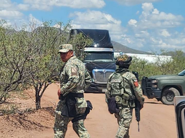 Aseguran tráileres con combustible y localizan toma clandestina en Aldama